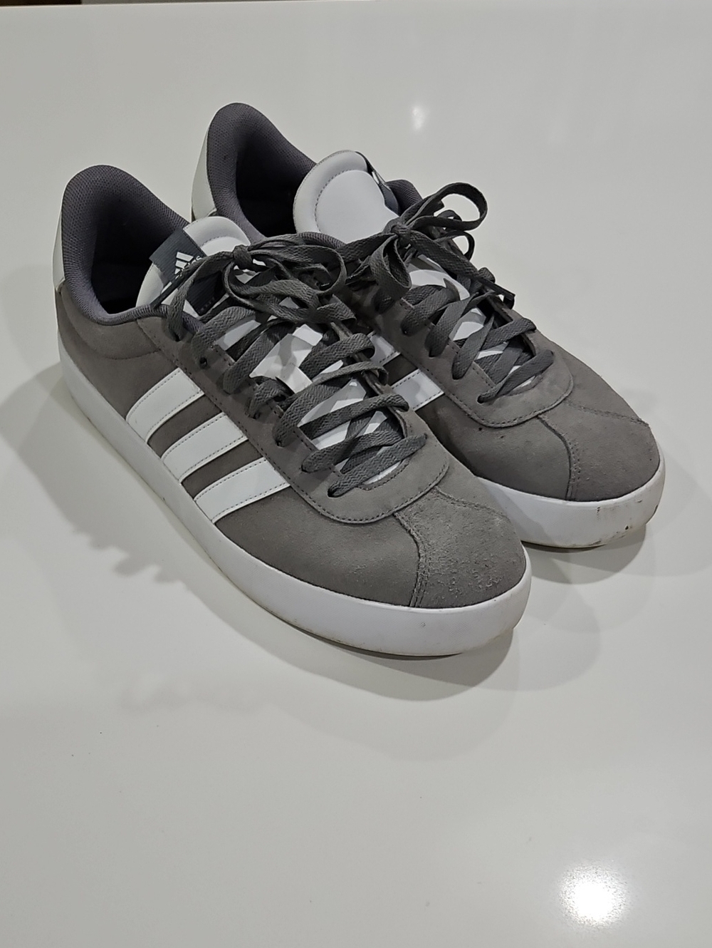adidas Men’s Size 13 Gray Suede Low-Top Sneakers with White Stripes Euc.